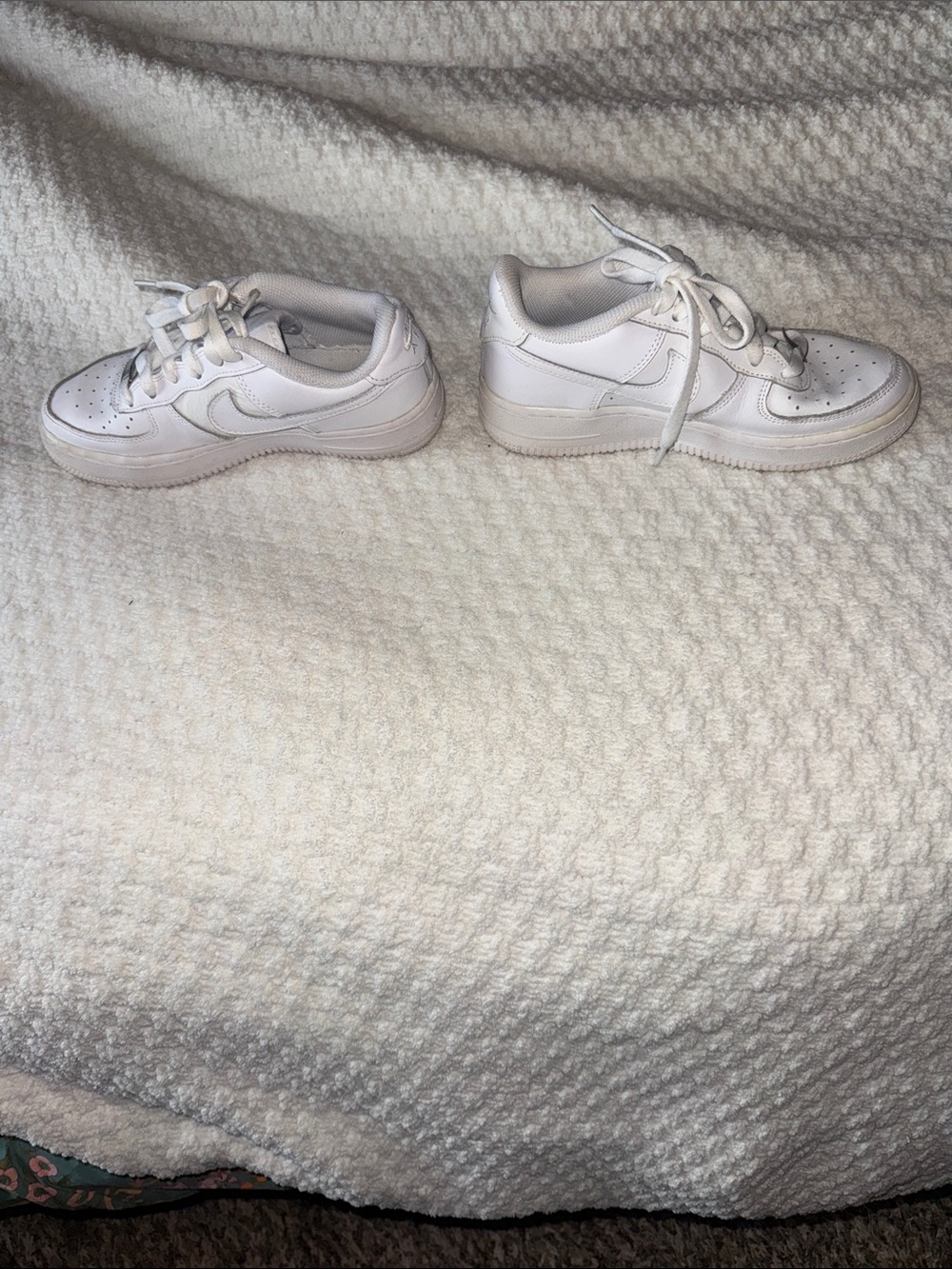 Nike Air Force 1 '07 Lace-Up Sneakers 4 youth - Picture 3 of 6